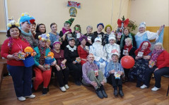 "Новый год прощается со старым"